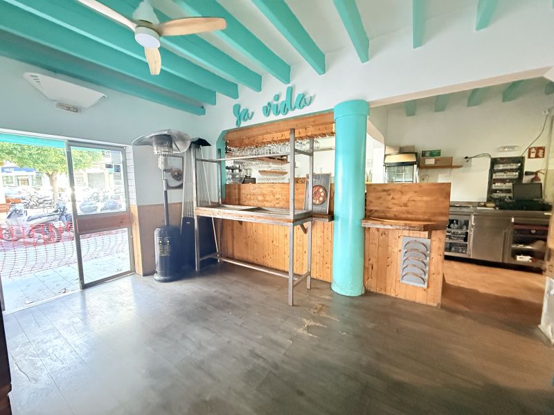 Restaurante en Bisbe Carrasco + vivienda