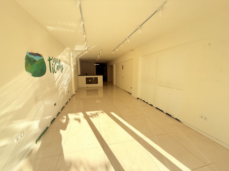 Local comercial con cuarto frio