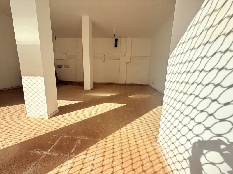 Local comercial en calle mediterranea