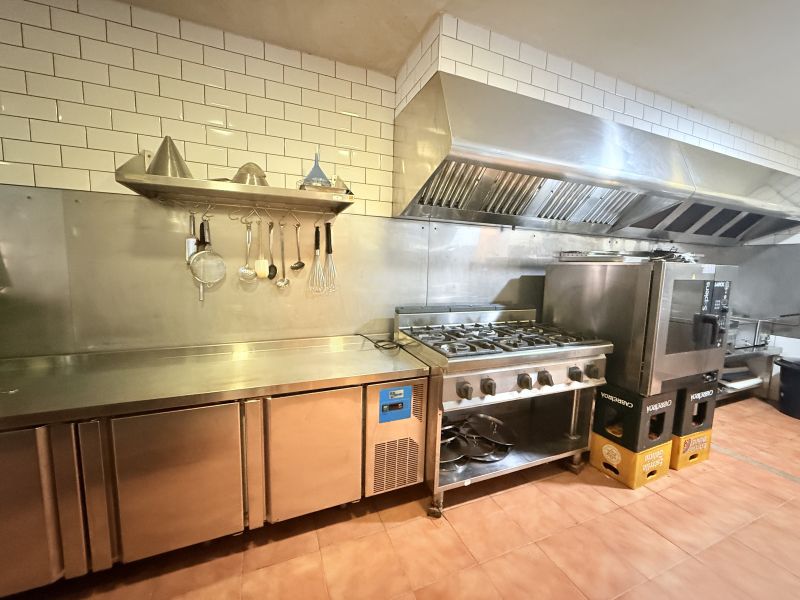 Restaurante en Bisbe Carrasco + vivienda