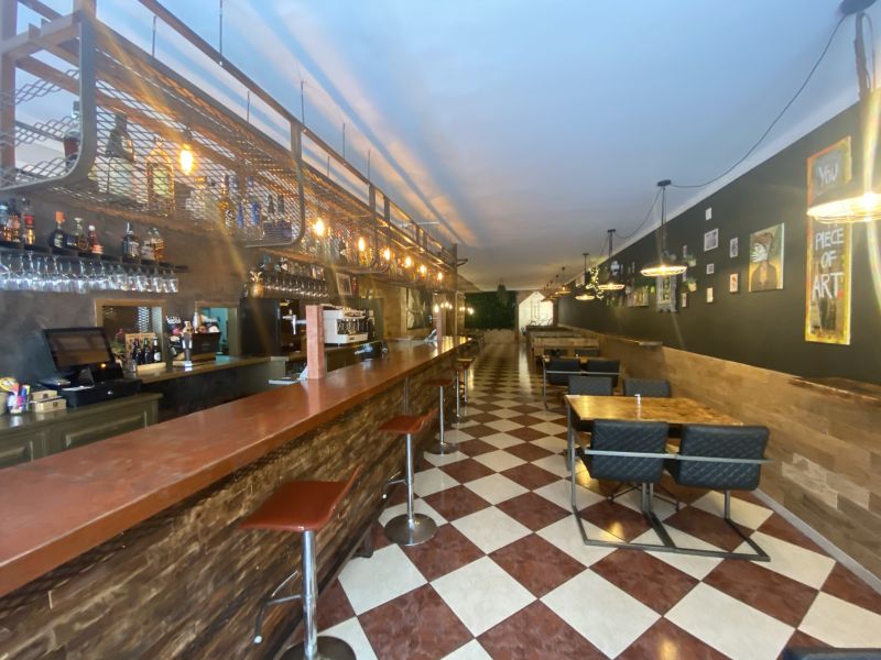 Bar restaurante en calle Bisbe Abad y Lasierra