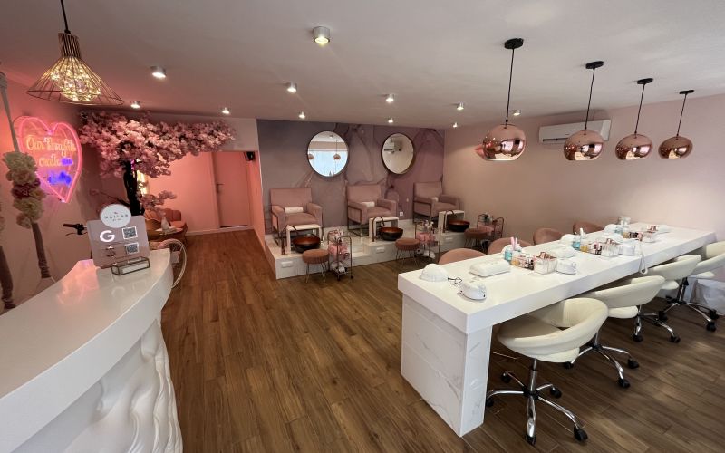 Salón de uñas en calle Progresso