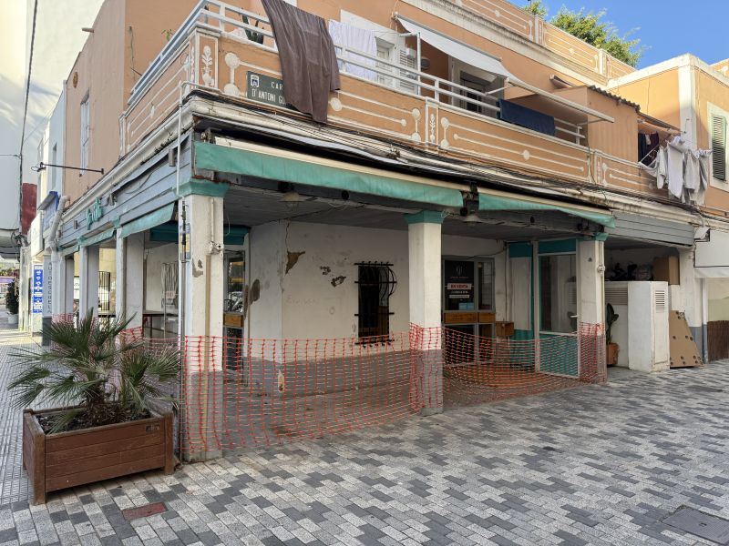 Restaurante en Bisbe Carrasco + vivienda