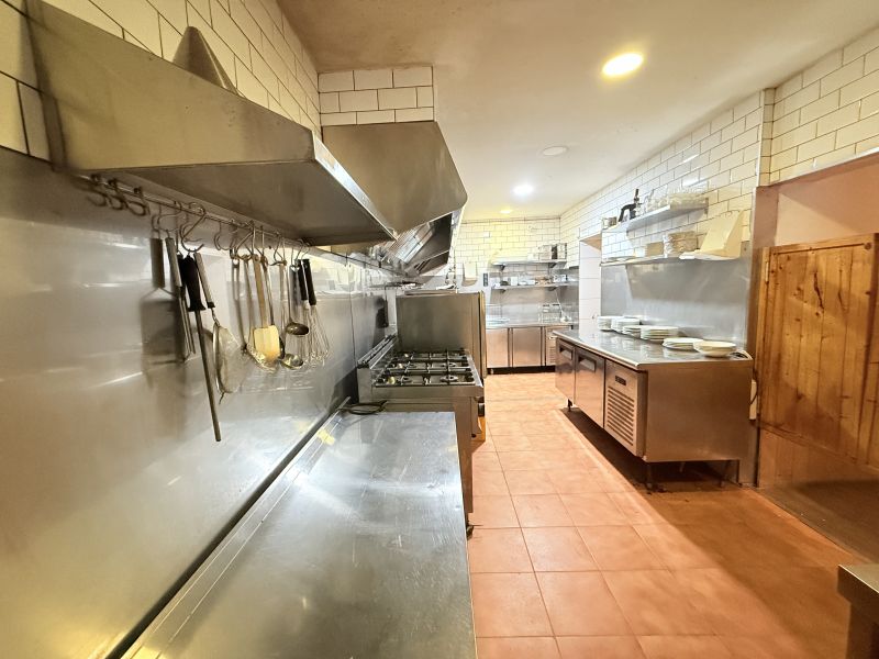 Restaurante en Bisbe Carrasco + vivienda