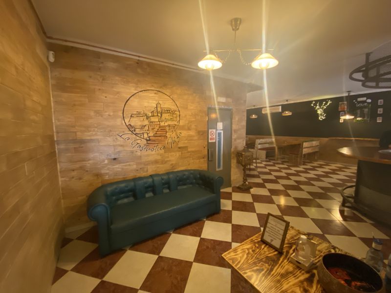 Bar restaurante en calle Bisbe Abad y Lasierra