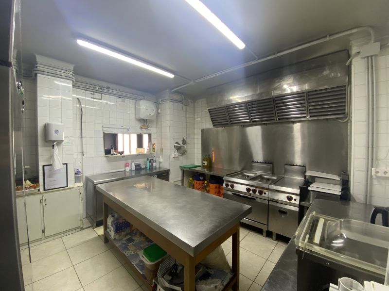 Bar restaurante en calle Bisbe Abad y Lasierra