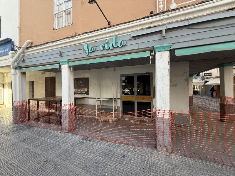 Restaurante en Bisbe Carrasco + vivienda