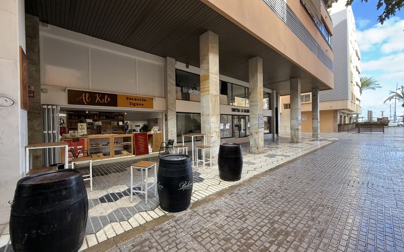 Pizzeria en carrer de Felip II