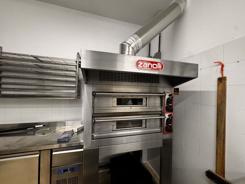 Obrador artesanal para la  preparación de pizza/pan.