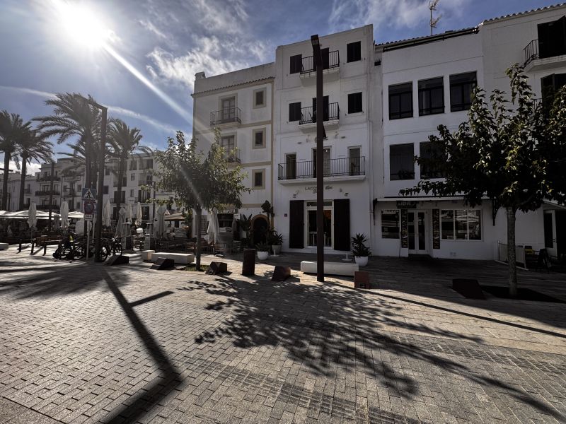 Local con salida de humos, Av. Andanes (primera linea puerto)