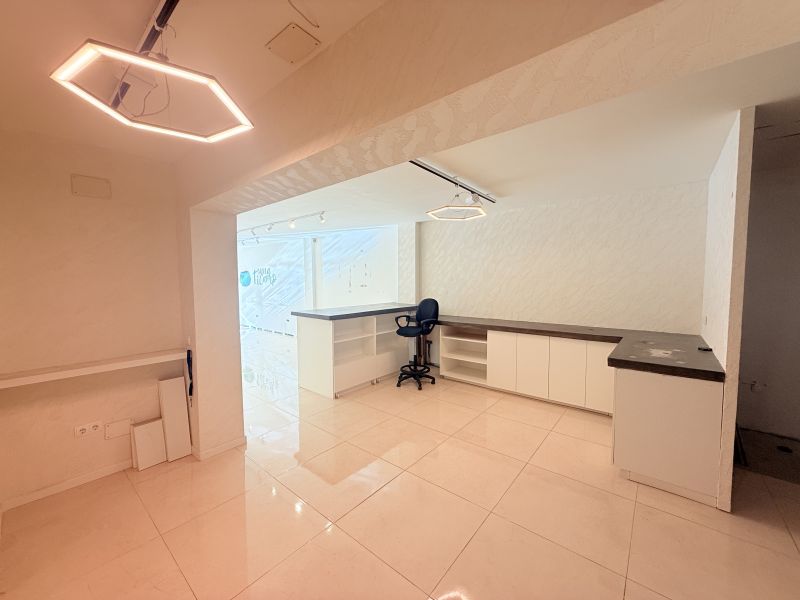 Local comercial con cuarto frio