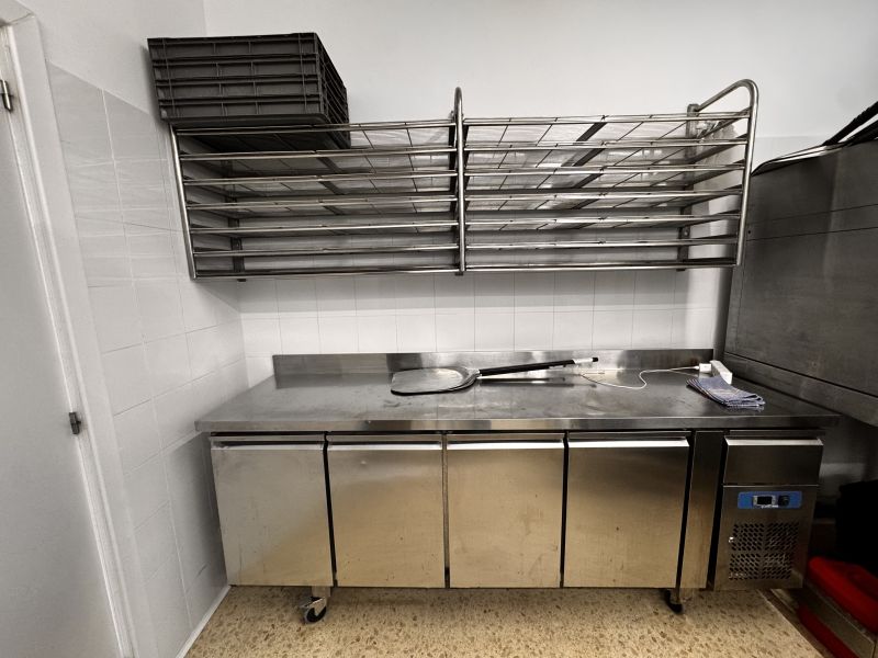 Obrador artesanal para la  preparación de pizza/pan.