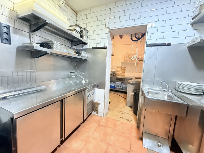 Restaurante en Bisbe Carrasco + vivienda