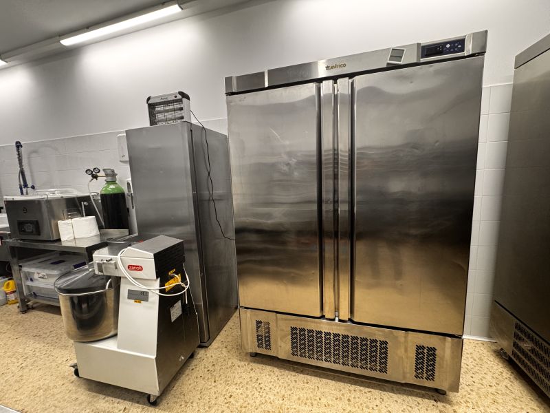 Obrador artesanal para la  preparación de pizza/pan.