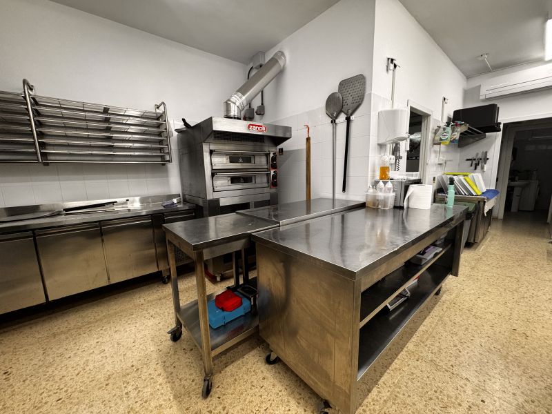 Obrador artesanal para la  preparación de pizza/pan.