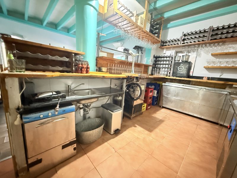 Restaurante en Bisbe Carrasco + vivienda