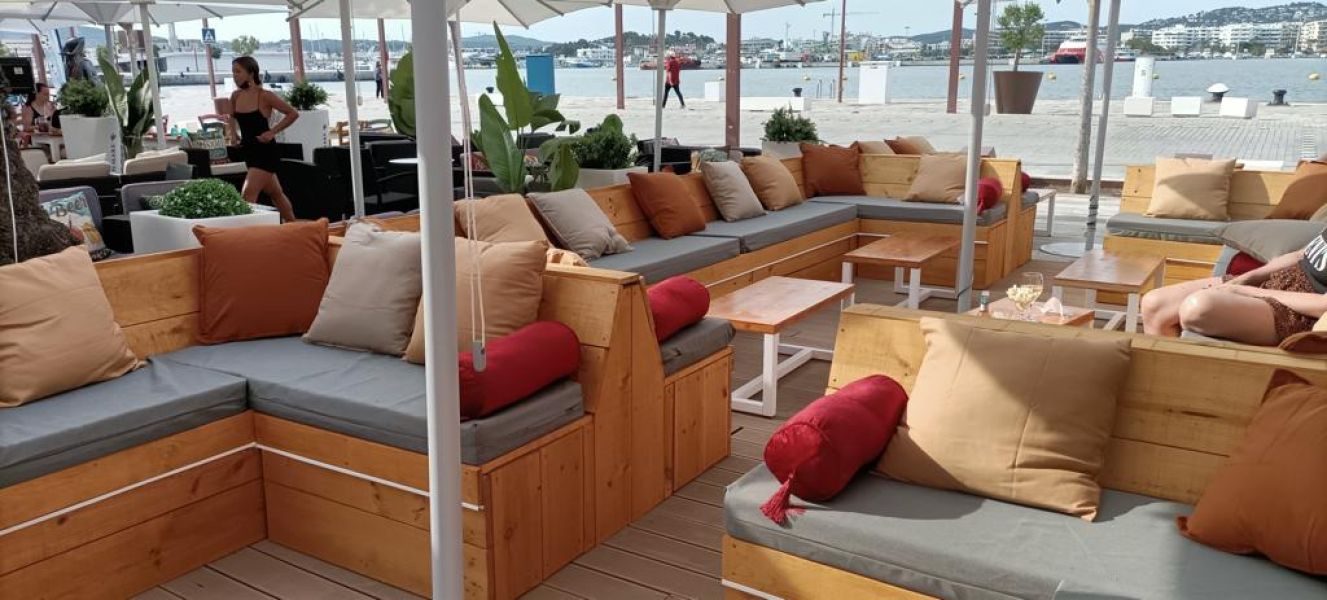 -EN TRASPASO- Bar de copas de Av. Andanes (primera linea puerto)