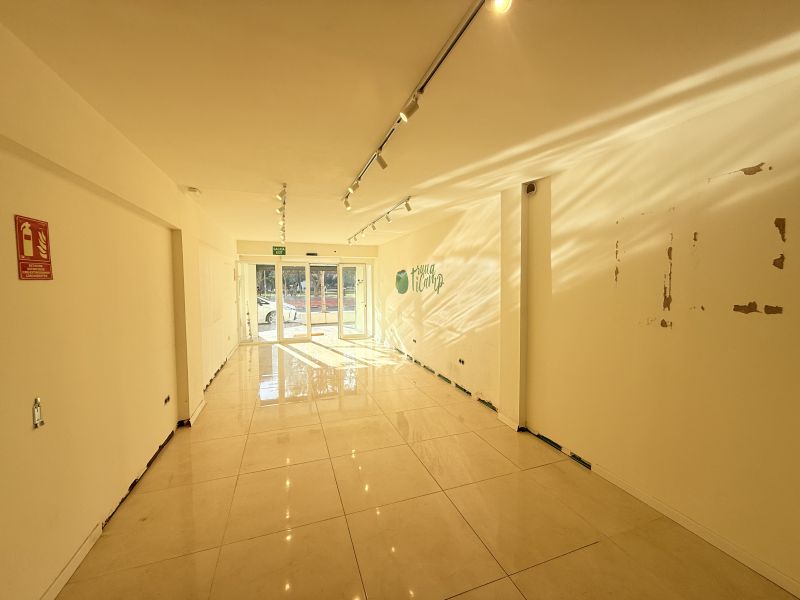 Local comercial con cuarto frio