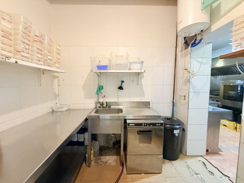 Restaurante en Bisbe Carrasco + vivienda