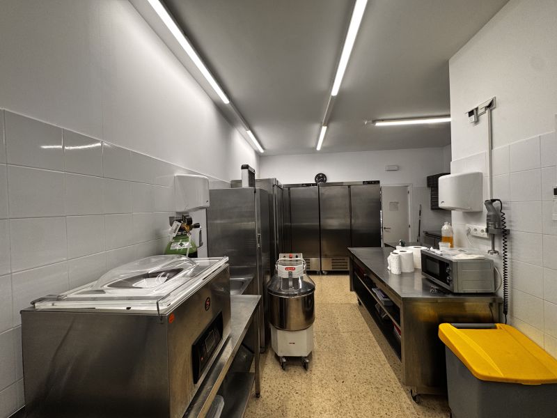 Obrador artesanal para la  preparación de pizza/pan.